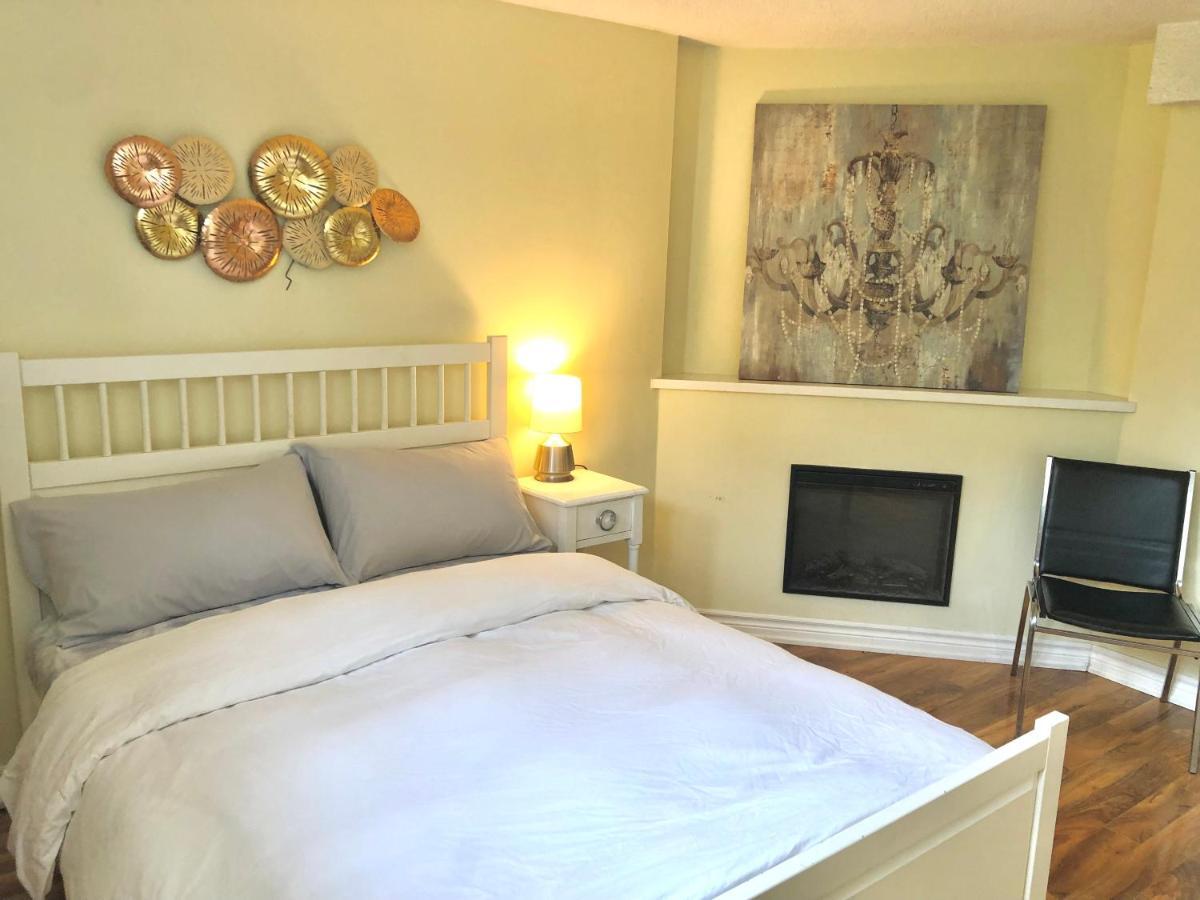 Cozy & Convenient 2-Bedroom Apartment With Private Entrance Торонто Экстерьер фото