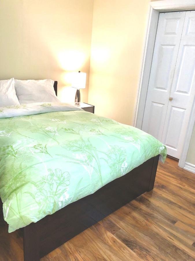 Cozy & Convenient 2-Bedroom Apartment With Private Entrance Торонто Экстерьер фото